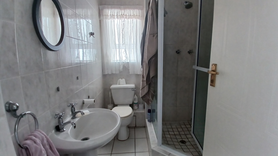 To Let 2 Bedroom Property for Rent in Summerstrand Eastern Cape